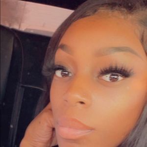 Meet your Posher, Monique